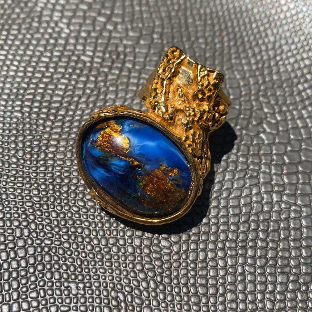 🔹YSL
Glass Cabochon Arty Ovale Ring Gold Blue - Picture 8 of 8